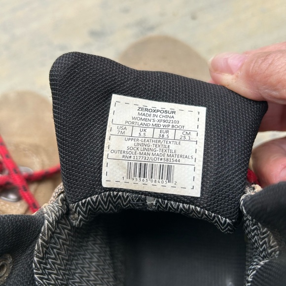 Waterproof boots - Picture 4 of 5